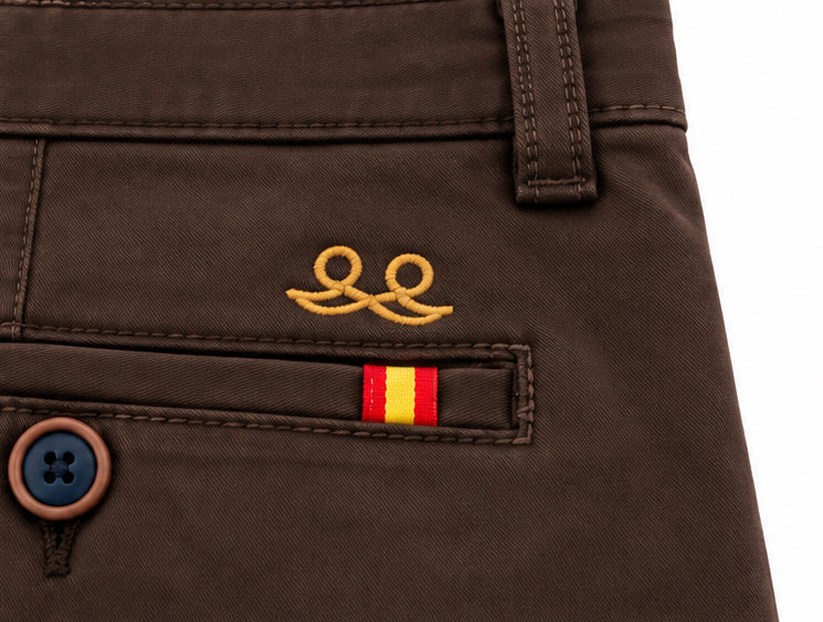 Pantalón chino marrón chocolate