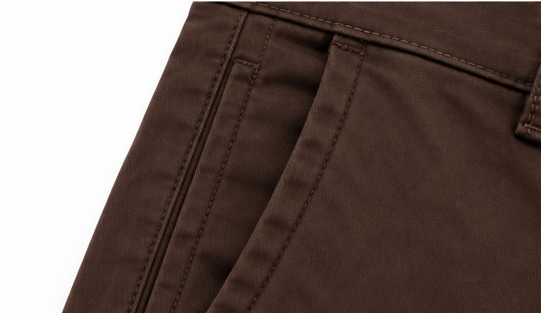 Pantalón chino marrón chocolate